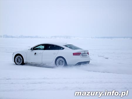 Samochodem po lodzie