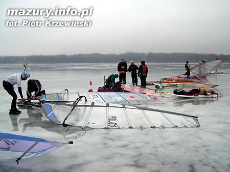 Iceboardy na jeziorze Niegocin